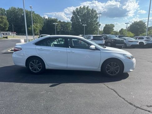 Used 2017 Toyota Camry SE FWD image 2