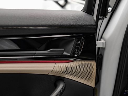 Used 2025 Porsche Panamera w/ Premium Package image 83