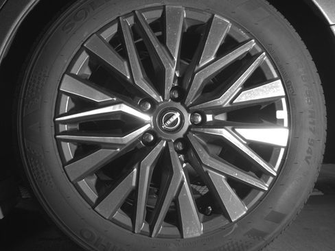 Used 2025 Nissan Altima 2.5 SV FWD image 14