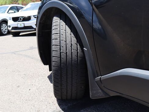 Used 2018 Toyota C-HR XLE FWD image 6