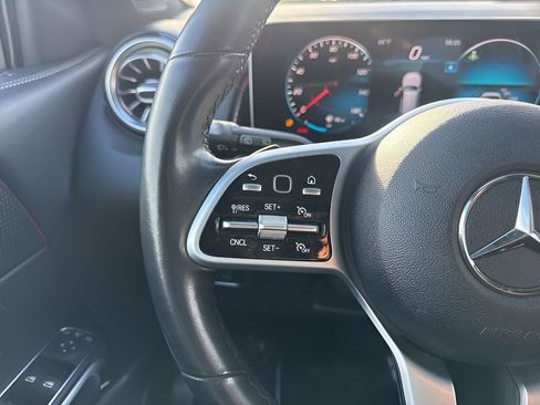 Used 2020 Mercedes-Benz GLB 250 4MATIC w/ Premium Package image 15