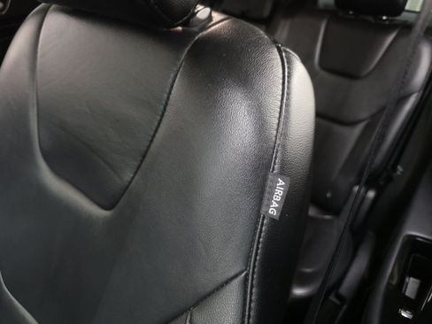 Used 2019 Ford Edge Titanium AWD/4WD image 33