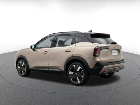 Used 2026 Nissan Kicks SR FWD image 7