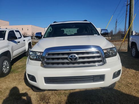 Used 2010 Toyota Sequoia Platinum image 2