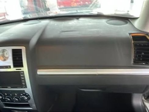 Used 2009 Chrysler 300 Touring RWD image 7