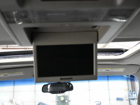 Used 2011 Cadillac Escalade ESV Luxury image 20