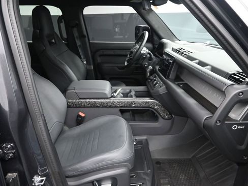 Used 2025 Land Rover Defender 110 AWD/4WD image 38