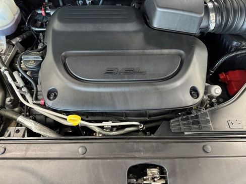 Used 2024 Chrysler Pacifica Touring-L FWD image 6