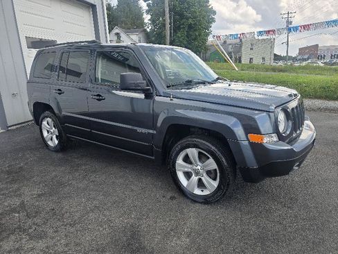 Used 2015 Jeep Patriot Latitude AWD/4WD image 2