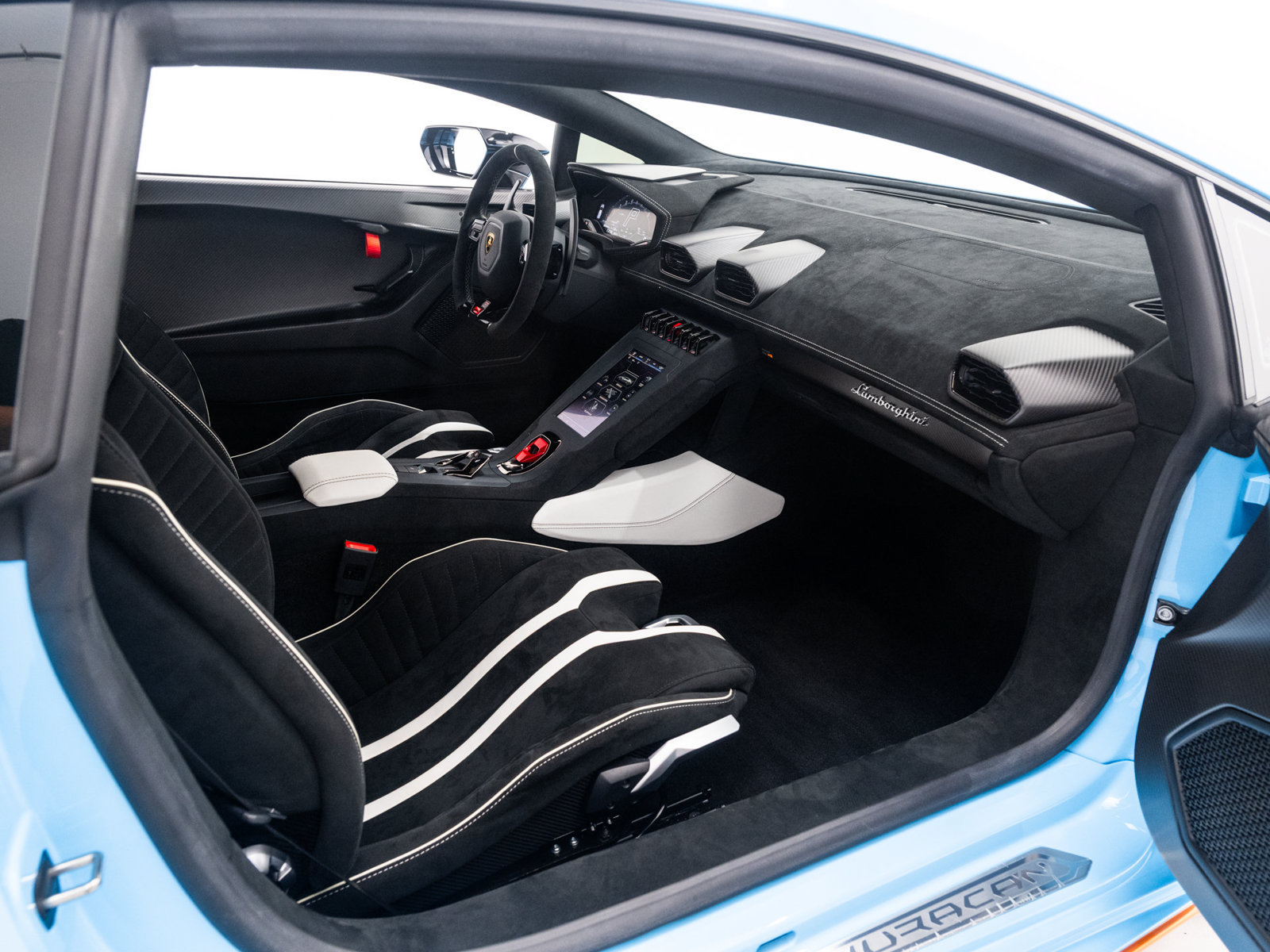 Used 2022 Lamborghini Huracan STO RWD image 40