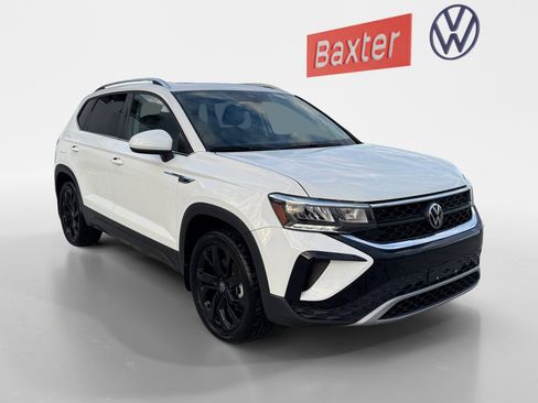 Used 2023 Volkswagen Taos SE w/ Panoramic Sunroof Package image 1