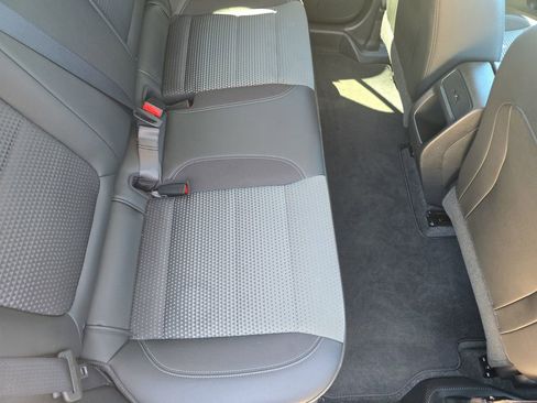 Used 2025 Chevrolet Trax LT w/ LT Convenience Package FWD image 11