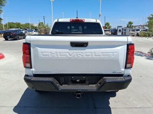 Used 2026 Chevrolet Colorado ZR2 w/ Technology Package AWD/4WD image 5