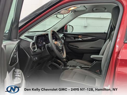 Used 2026 Chevrolet TrailBlazer LT AWD/4WD image 3