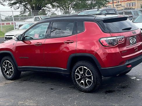 Used 2025 Jeep Compass Trailhawk AWD/4WD image 5