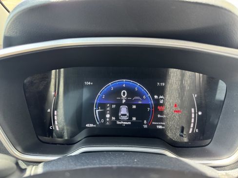 Used 2023 Toyota Corolla Cross XLE image 18