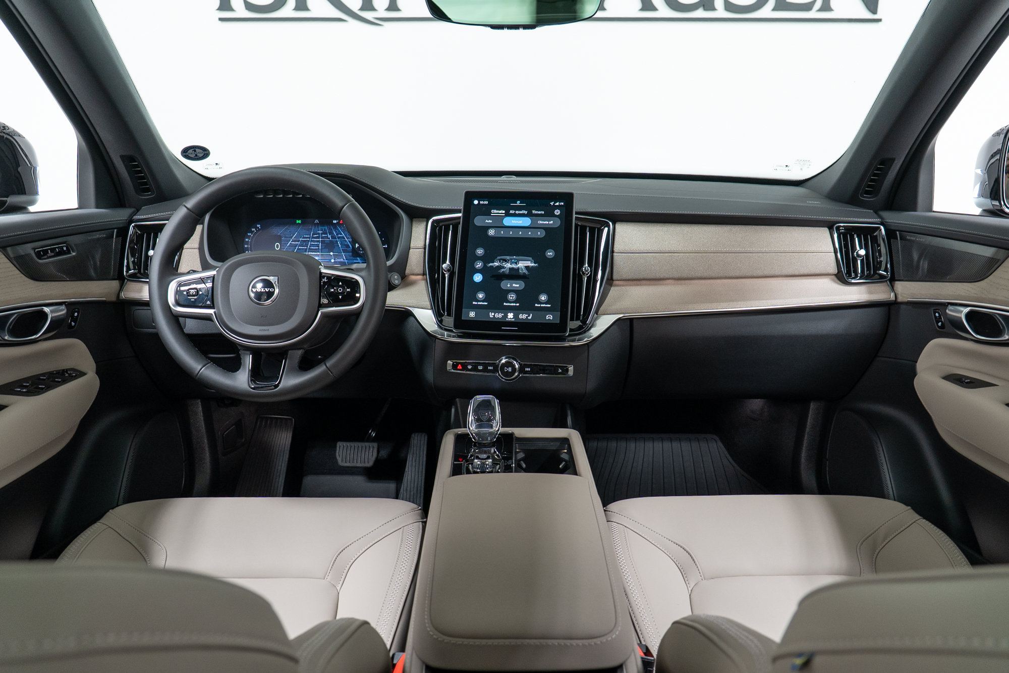 New 2026 Volvo XC90 T8 Plus w/ Protection Package Premier AWD/4WD image 15