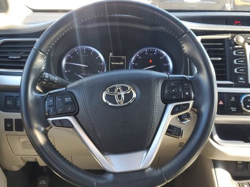 Used 2019 Toyota Highlander Limited image 19