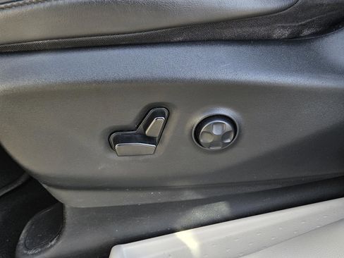 Used 2023 Chrysler Pacifica Touring-L image 25