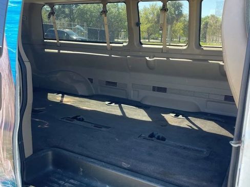 Used 2010 GMC Savana 3500 LT w/ LT Preferred Equipment Group RWD image 22