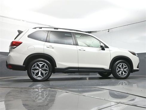 Used 2023 Subaru Forester Premium image 38
