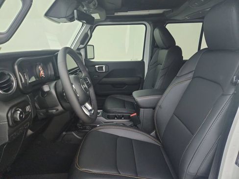 New 2026 Jeep Wrangler Unlimited Sahara AWD/4WD image 18
