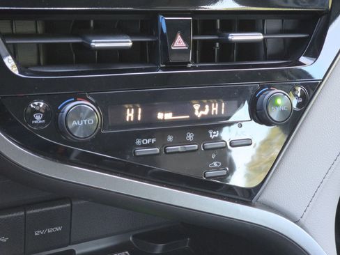 Used 2022 Toyota Camry XSE image 24