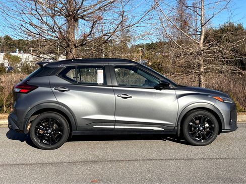 Used 2021 Nissan Kicks SR image 26