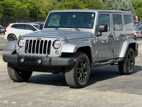 Used 2018 Jeep Wrangler Unlimited Sahara AWD/4WD image 24