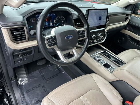 Used 2024 Ford Expedition Limited image 2