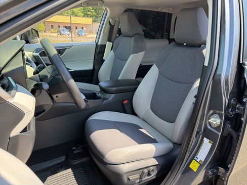 Used 2024 Toyota RAV4 XLE w/ Convenience Package AWD/4WD image 18