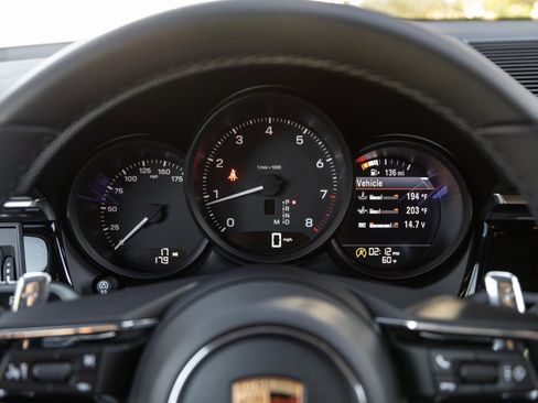 Certified 2026 Porsche Macan AWD/4WD image 14
