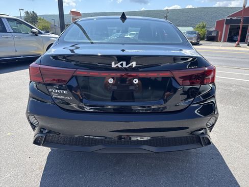 Certified 2024 Kia Forte LXS w/ LXS Technology Package FWD image 4