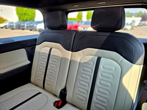 Used 2025 Rivian R1S Premium AWD/4WD image 44