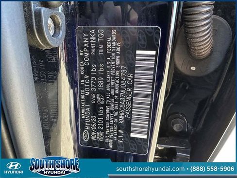 Certified 2021 Hyundai Venue SEL w/ Premium Package image 17