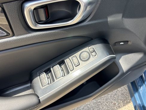 Used 2025 Honda Civic Sport image 13