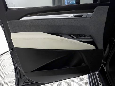 Used 2025 Cadillac Escalade V image 19