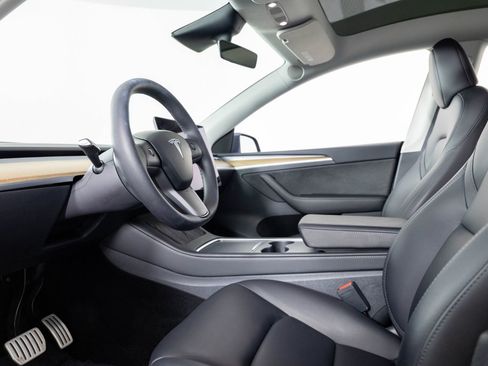 Used 2023 Tesla Model Y Performance image 14