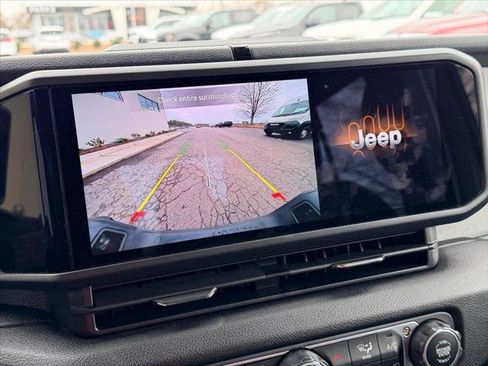 Certified 2025 Jeep Gladiator Sport image 18