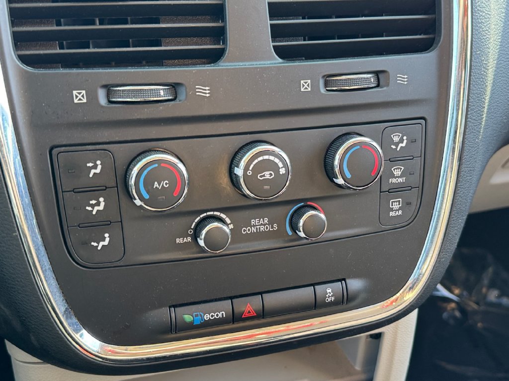 Used 2018 Dodge Grand Caravan SE FWD image 23
