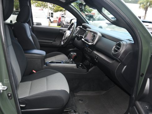Certified 2022 Toyota Tacoma TRD Sport w/ Technology Package RWD image 19