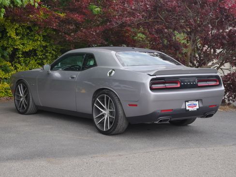 Used 2015 Dodge Challenger R/T w/ Quick Order Package 28D R/T RWD image 21