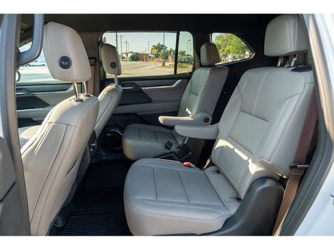 Used 2026 GMC Acadia Elevation w/ Elevation Premium Package FWD image 13