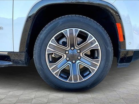 Used 2024 Jeep Wagoneer L Series II w/ Flexible Seating Group image 21