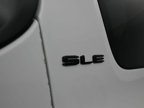 Used 2023 GMC Acadia SLE w/ Driver Convenience Package FWD image 30