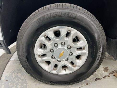 Used 2024 Chevrolet Silverado 2500 LT image 27