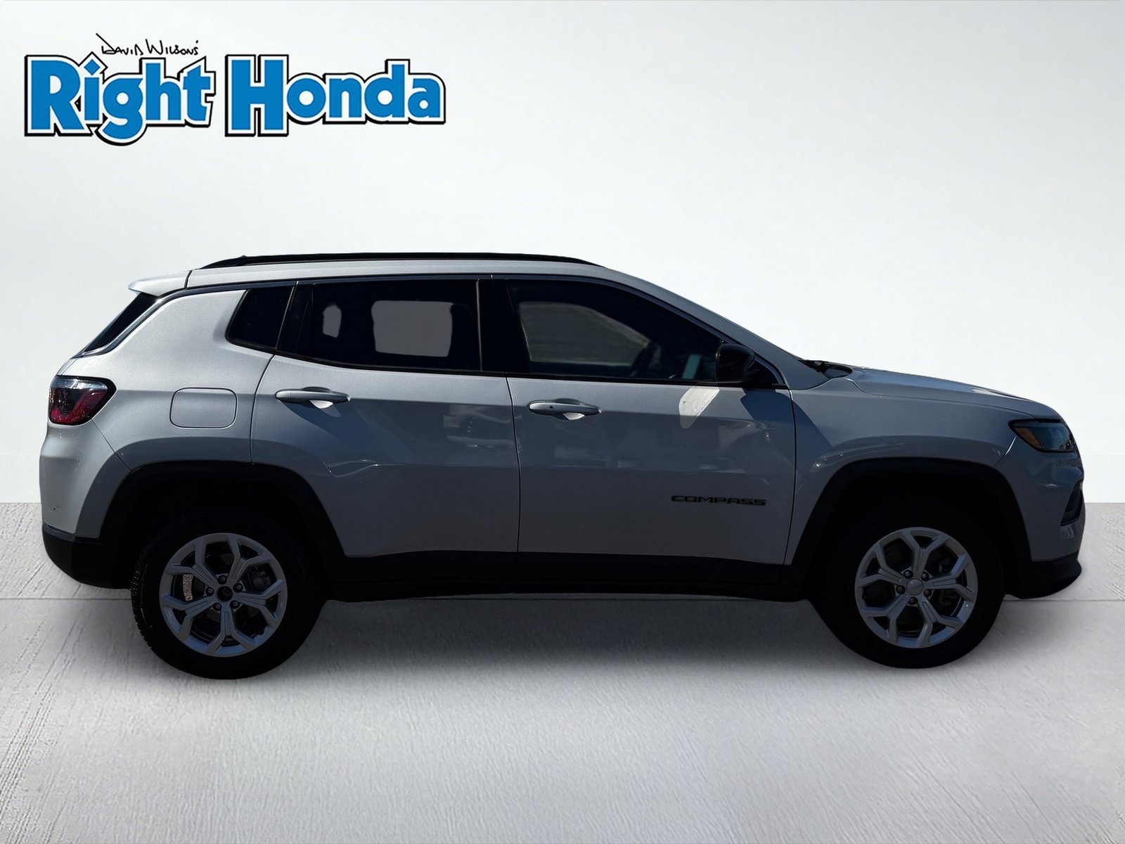 Used 2024 Jeep Compass Latitude AWD/4WD image 8