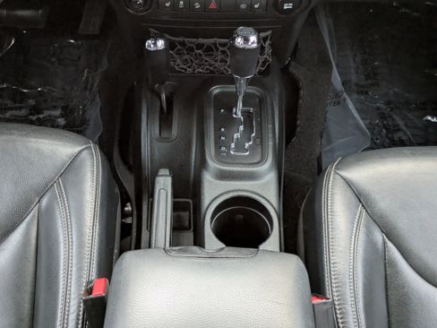 Used 2017 Jeep Wrangler Unlimited Sahara w/ Connectivity Group image 6