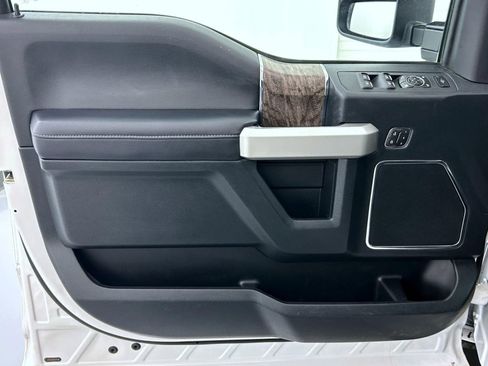 Used 2018 Ford F350 Lariat w/ Chrome Package image 9