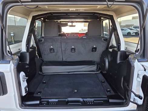 Used 2021 Jeep Wrangler Unlimited Rubicon w/ Xtreme Recon 35" Tire Package image 13